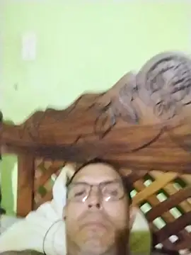 Snapshot of Alex011277 chatting on 10-24-25, 01:43 Alex011277 online show from 10-24-25, 01:43