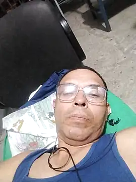 Snapshot of Alex011277 chatting on 10-12-25, 03:52 Alex011277 online show from 10-12-25, 03:52