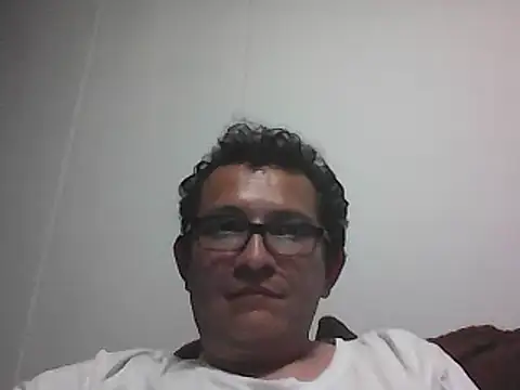 Snapshot of Bombi22 chatting on 09-10-25, 03:27 Bombi22 online show from 09-10-25, 03:27