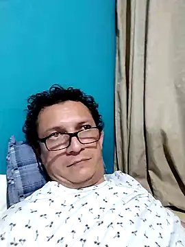 Snapshot of Bombi22 chatting on 02-12-25, 05:26 Bombi22 online show from 02-12-25, 05:26