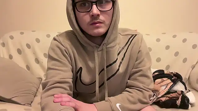 Snapshot of sissy_brit chatting on 12-13-24, 10:08 sissy brit online show from 12-13-24, 10:08