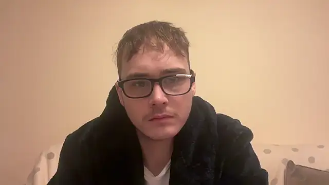 Snapshot of sissy_brit chatting on 12-16-24, 06:21 sissy brit online show from 12-16-24, 06:21