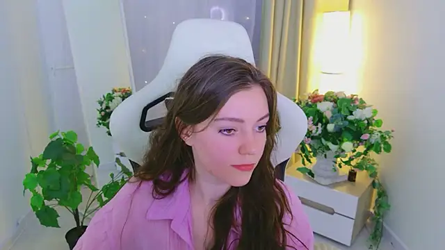 Lana  Cute  online show from 06-17-26, 02:38