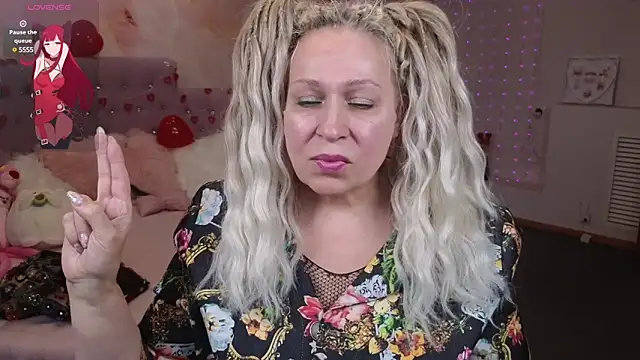 Snapshot of Penelope_Pinky chatting on 02-14-25, 02:33 Penelope Pinky online show from 02-14-25, 02:33