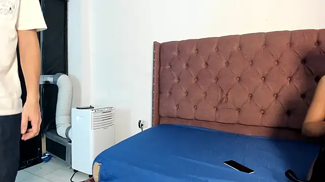 lau hotfox online show from 12-22-25, 12:44