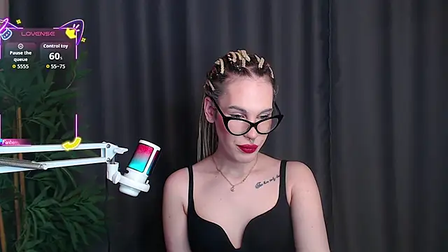 Cassie Bae online show from 12-21-25, 08:49