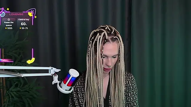 Cassie Bae online show from 12-16-25, 04:17