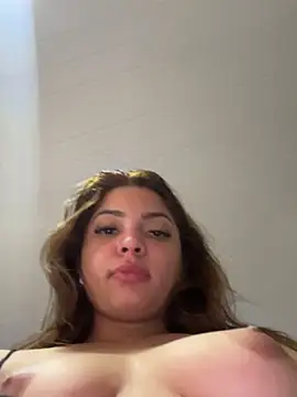 Snapshot of Nicollygriu chatting on 06-18-26, 02:44 Nicollygriu online show from 06-18-26, 02:44