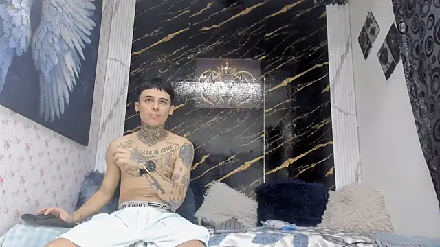 Snapshot of exotic_hot_couple chatting on 07-17-26, 08:17 exotic hot couple online show from 07-17-26, 08:17