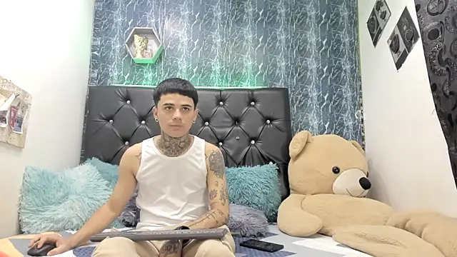 exotic hot couple online show from 11-25-25, 10:32