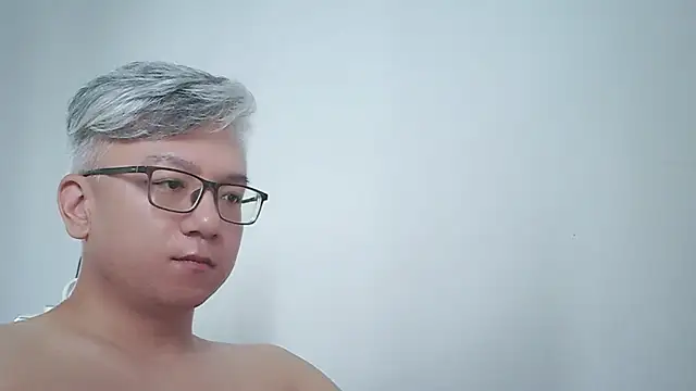 Snapshot of leoUSIR chatting on 09-10-25, 12:09 leoUSIR online show from 09-10-25, 12:09