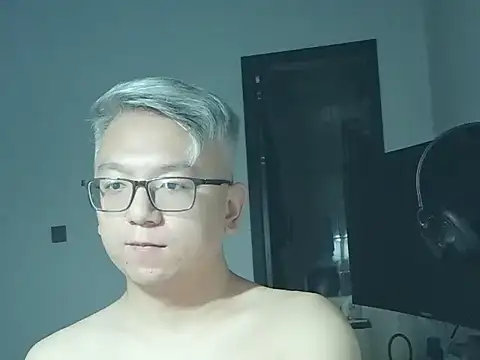 Snapshot of leoUSIR chatting on 09-29-25, 07:52 leoUSIR online show from 09-29-25, 07:52