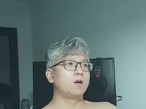 Snapshot of leoUSIR chatting on 09-23-25, 05:20 leoUSIR online show from 09-23-25, 05:20