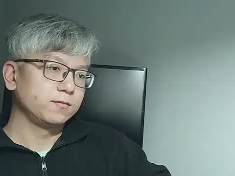 Snapshot of leoUSIR chatting on 10-28-25, 03:33 leoUSIR online show from 10-28-25, 03:33