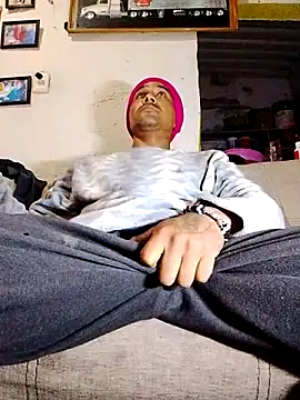 Snapshot of NewBe9D9 chatting on 11-17-25, 09:57 NewBe9D9 online show from 11-17-25, 09:57