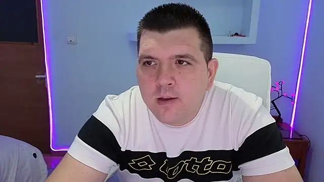 Snapshot of JasonJacks chatting on 09-19-25, 06:39 JasonJacks online show from 09-19-25, 06:39