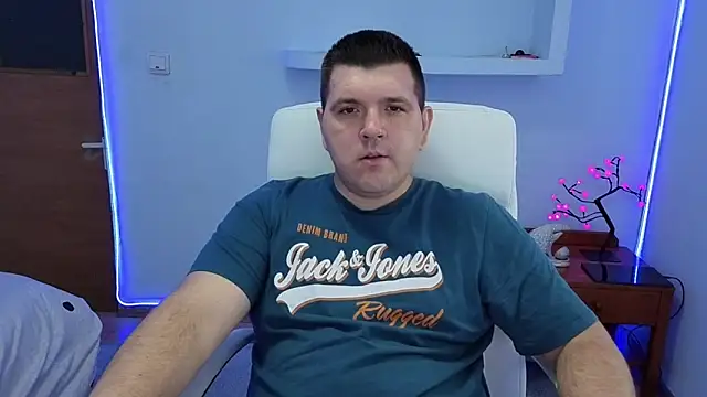 Snapshot of JasonJacks chatting on 09-20-25, 05:01 JasonJacks online show from 09-20-25, 05:01