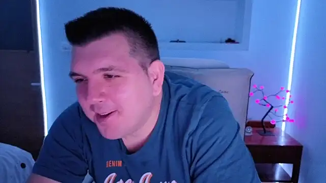 Snapshot of JasonJacks chatting on 10-21-25, 03:06 JasonJacks online show from 10-21-25, 03:06