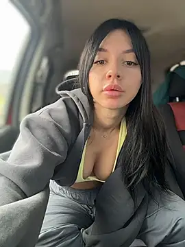 Snapshot of JulliaVegas chatting on 05-17-26, 02:55 JulliaVegas online show from 05-17-26, 02:55