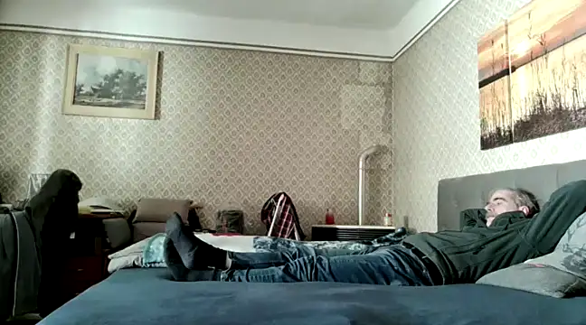 Snapshot of farock chatting on 12-21-24, 10:39 farock online show from 12-21-24, 10:39