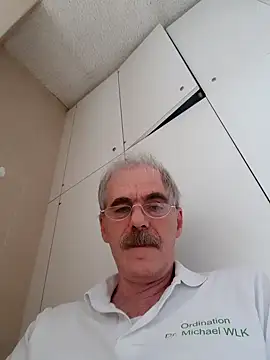 Snapshot of farock chatting on 12-20-24, 11:00 farock online show from 12-20-24, 11:00