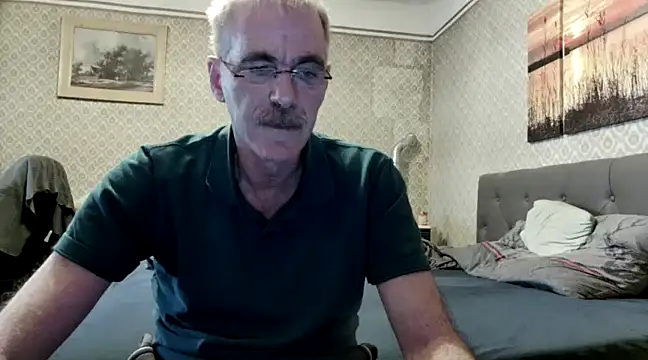 Snapshot of farock chatting on 12-25-24, 06:52 farock online show from 12-25-24, 06:52