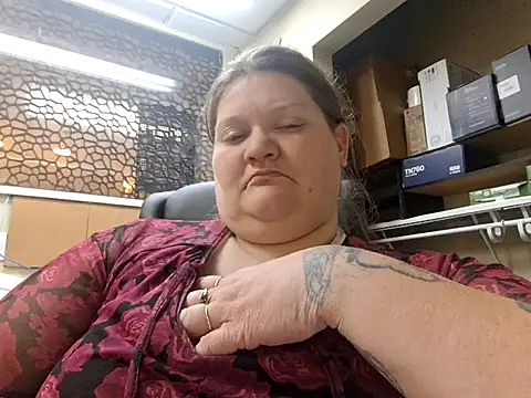 chrissybear84 online show from 02-01-26, 07:01