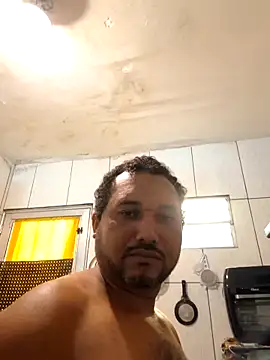 Snapshot of alexjs84 chatting on 11-15-25, 04:44 alexjs84 online show from 11-15-25, 04:44