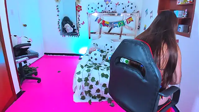 perlabeautiful online show from 06-26-26, 04:51