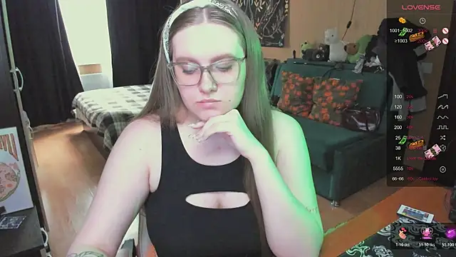 Alice Dreamgirl  online show from 04-23-26, 12:29