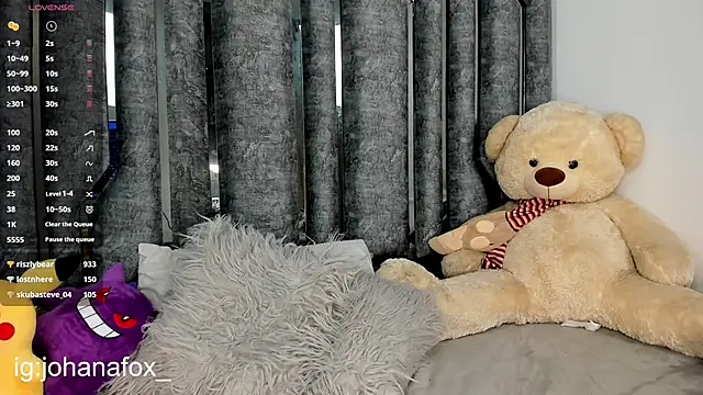 johanafox  online show from 12-22-24, 11:22