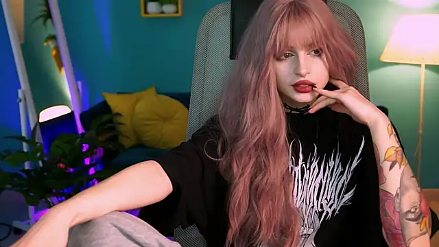 Snapshot of JadeCastle_ chatting on 03-18-25, 08:06 JadeCastle online show from 03-18-25, 08:06