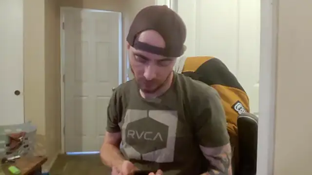 Huntzg23 online show from 04-10-26, 04:58