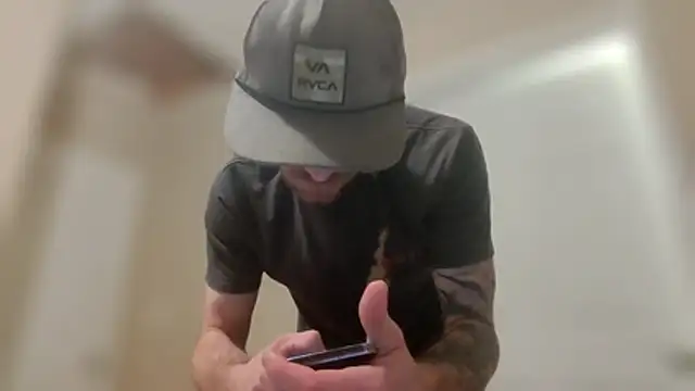 Huntzg23 online show from 01-14-26, 06:44