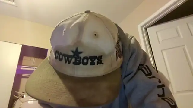 Huntzg23 online show from 12-18-25, 12:42