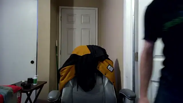 Huntzg23 online show from 04-19-26, 04:57
