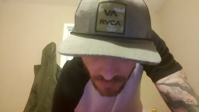 Huntzg23 online show from 12-19-25, 10:12