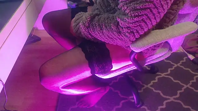 dirtynylonboy33 online show from 01-11-26, 08:38