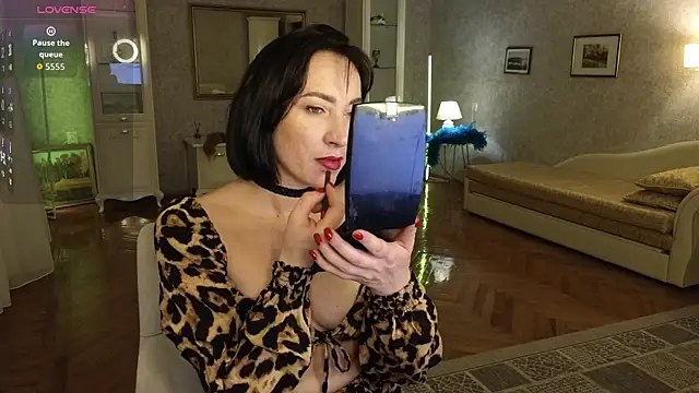 AnneHaddaway online show from 11-18-25, 07:17