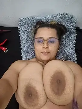 Snapshot of Miss_balloonsmila chatting on 01-14-25, 03:32 Miss balloonsmila online show from 01-14-25, 03:32