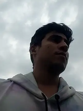 Snapshot of GamerQuinn chatting on 03-08-25, 08:03 GamerQuinn online show from 03-08-25, 08:03