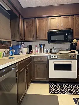 Snapshot of InterRacialFacial7296 chatting on 12-21-25, 10:28 InterRacialFacial7296 online show from 12-21-25, 10:28