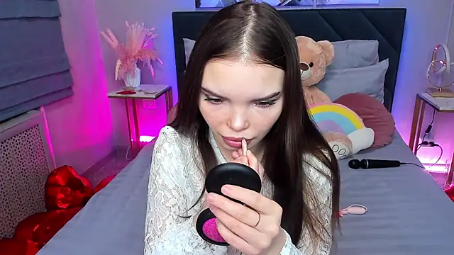 Curvy Dynamite  online show from 03-17-26, 01:08