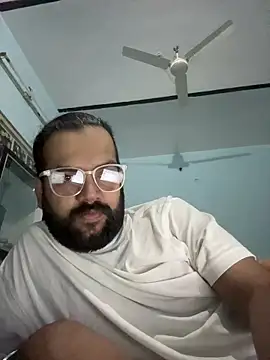 Arsh Loves Luv online show from 12-17-25, 10:59