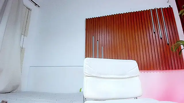 Snapshot of cristall_hott chatting on 02-10-26, 11:48 cristall hott online show from 02-10-26, 11:48