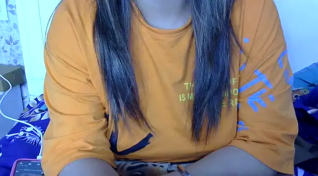 Noor  Kaur online show from 03-18-25, 07:44