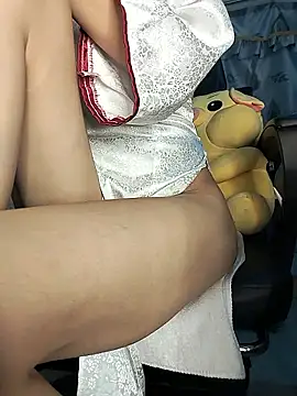 Snapshot of Lucy_limon chatting on 10-12-25, 01:01 Lucy limon online show from 10-12-25, 01:01