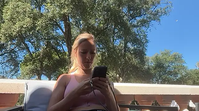 Snapshot of Emmy_frenchie chatting on 09-23-25, 10:33 Emmy frenchie online show from 09-23-25, 10:33