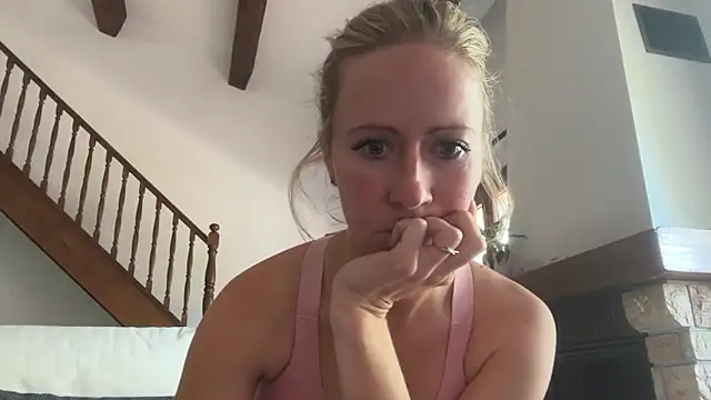 Snapshot of Emmy_frenchie chatting on 11-10-25, 11:15 Emmy frenchie online show from 11-10-25, 11:15