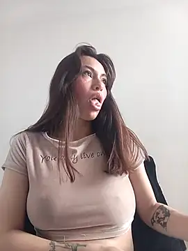 Snapshot of eriika_deep_ chatting on 03-19-25, 06:34 eriika deep online show from 03-19-25, 06:34
